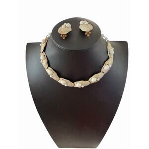 Vintage Gold Tone Choker Necklace & Clip On Earring Set Sea Shells SIGNED Capri.